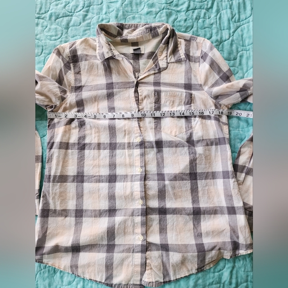 Old Navy button down plaid shirt. White, dark gray, and peach. Medium - Picture 8 of 10